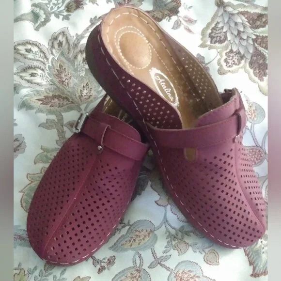 TOMS Sunrise Blush Suede Tassel Slip On Mule Sneakers (7) - Picture 11 of 16